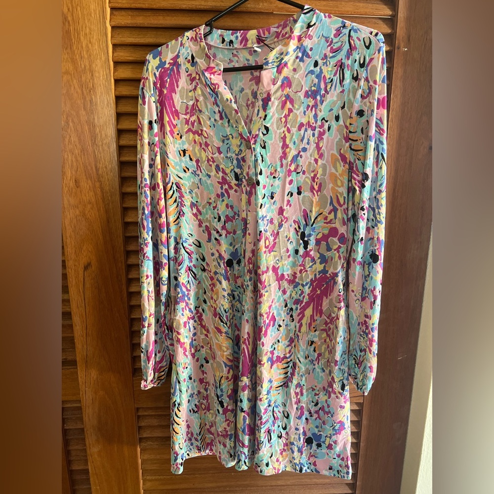Short dress , comfortable and versatile suit.